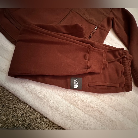 The North Face Brown Tracksuit - Picture 4 of 8